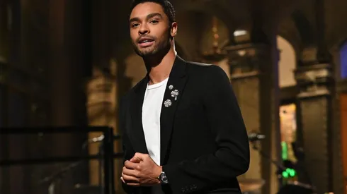 Regé-Jean Page y una revelación sobre sus escenas íntimas en Bridgerton.