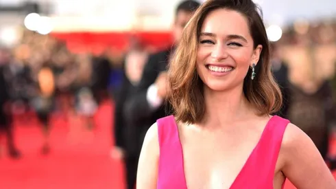 Emilia Clarke recordó el error del café en GoT.
