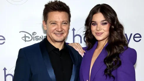 Jeremy Renner y Hailee Steinfield.