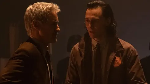 Loki junto a Mobius.