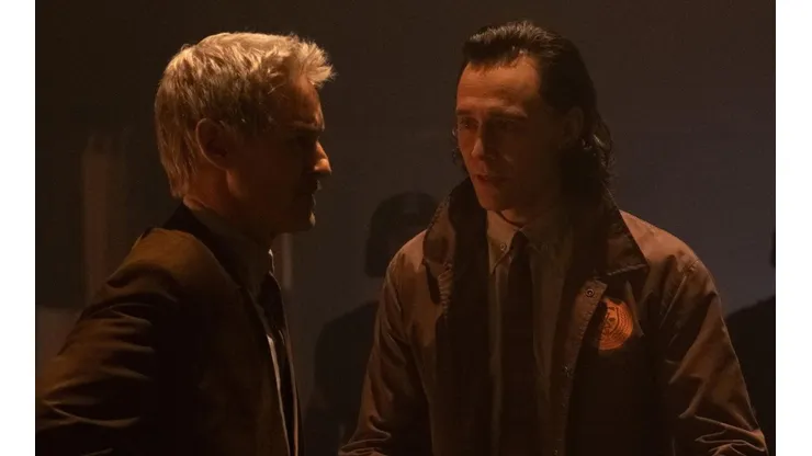 Loki junto a Mobius.