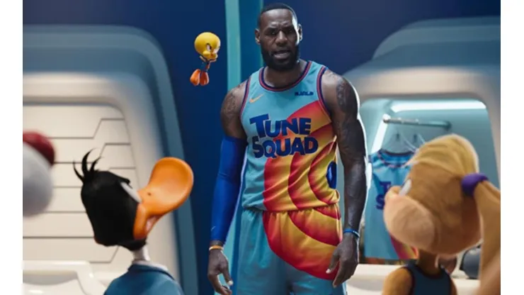 LeBron James y los Looney Tunes.