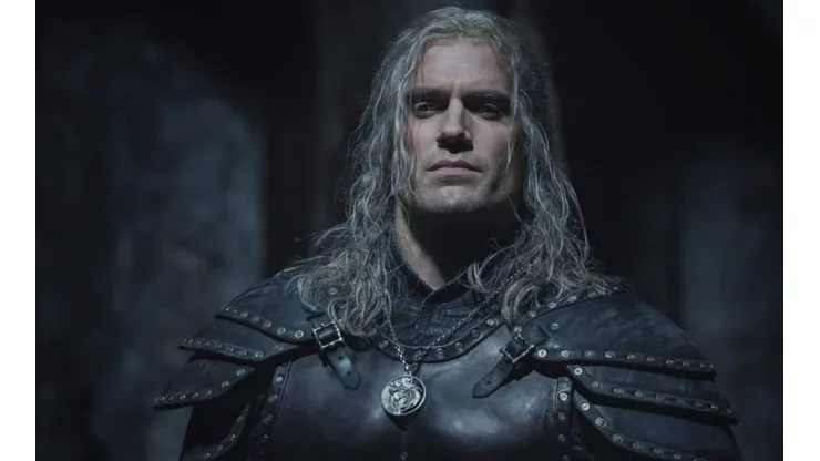 Henry Cavill es Geralt de Rivia.