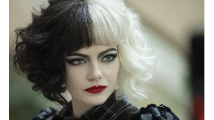 Emma Stone como Cruella.