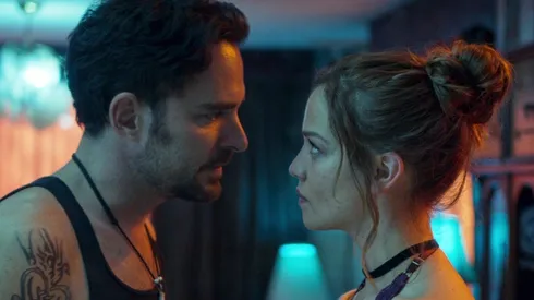 Quiénes son las parejas de Quién mató a Sara en la vida real.