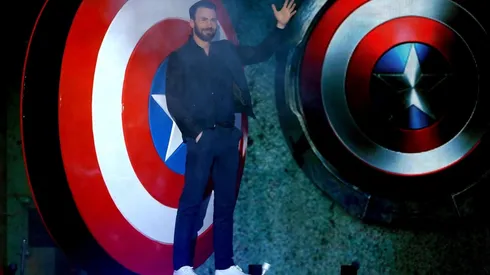 Chris Evans mostró sus brazos destrozados por el rodaje de The Gray Man.