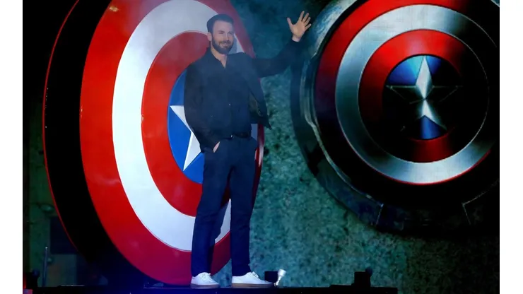 Chris Evans mostró sus brazos destrozados por el rodaje de The Gray Man.