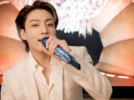 Jungkook de BTS muestra sus tatuajes en vivo y hace delirar a los fanáticos