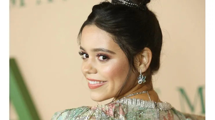 La actriz de You que será Merlina Addams en la serie de Tim Burton para Netflix.