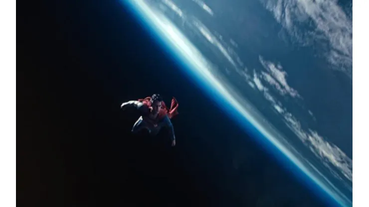 Superman en el espacio exterior.