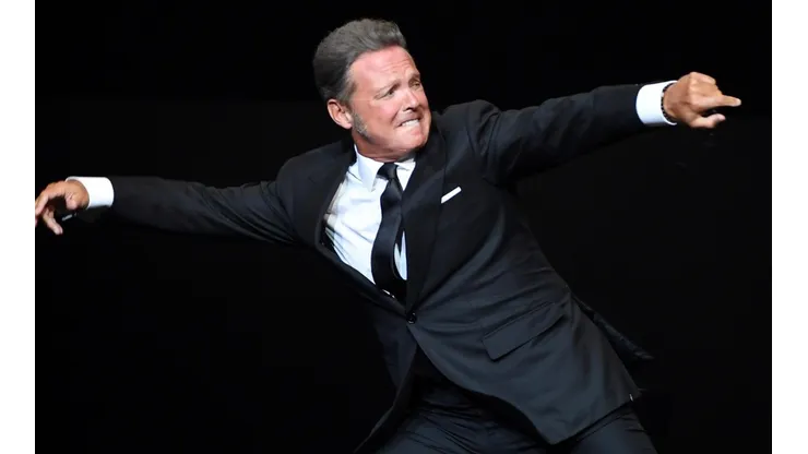 Luis Miguel festeja su cumpleaños el 19 de abril, pero en realidad nació el 18 a las 23.30 horas