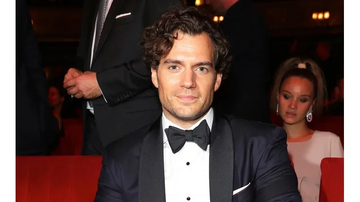 Henry Cavill se hartó de los rumores y aclaró su situación personal