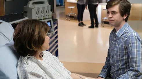 No reconocerás a Freddie Highmore por su papel en Leonardo