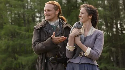 Catriona Balfe y Sam Heughan en el set.