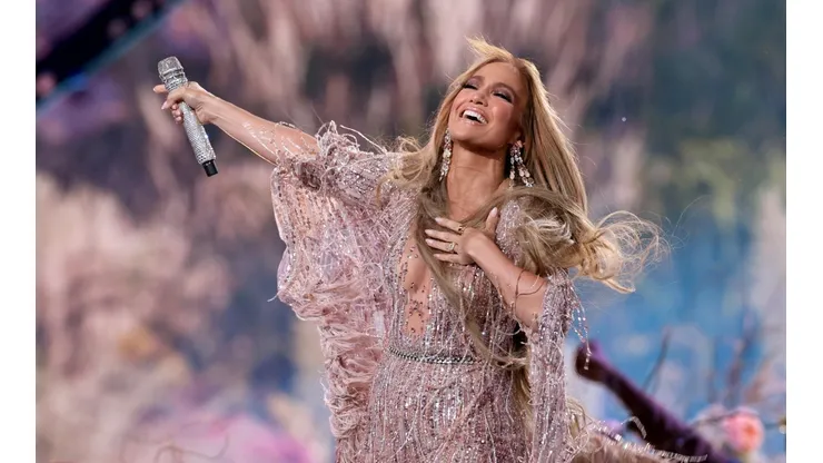 Jennifer Lopez publicó una fotografía junto a su hija y su madre (Foto: Getty Images)