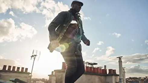 Omar Sy participando en Lupin.