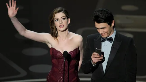 James Franco y Anne Hathaway.