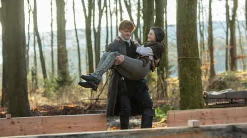 Sam Heughan y Catriona Balfe en sus papeles de Jamie y Claire.