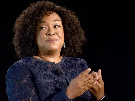 Shonda Rhimes responde a las críticas por la salida de Regé-Jean Page de Bridgerton