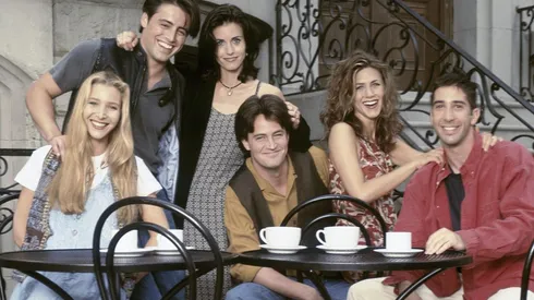 Matthew Perry publicó una foto íntima de la Reunión de Friends en HBO Max y luego la borró.