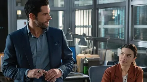 Tom Ellis y Lauren German.