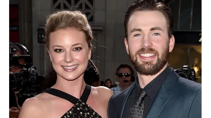 Emily VanCamp y Chris Evans.