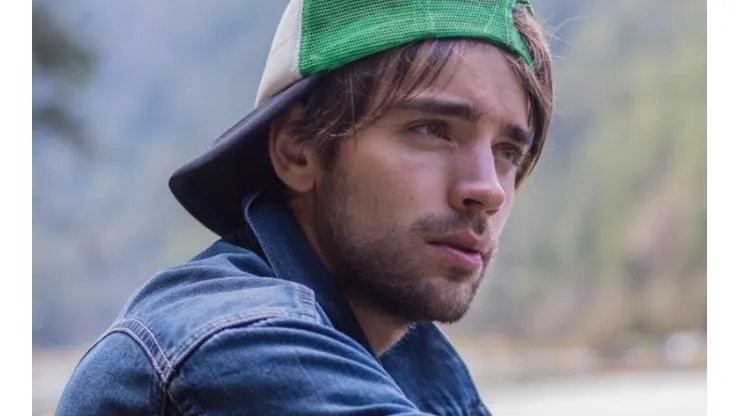 Leo Deluglio es Álex Guzmán.
