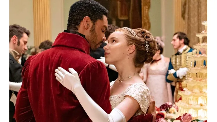 Phoebe Dynevor y Regé - Jean Page en sus papeles de Bridgerton.