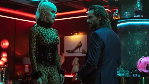 Lali Espósito y Asier Etxeandia en sus papeles de Sky Rojo.