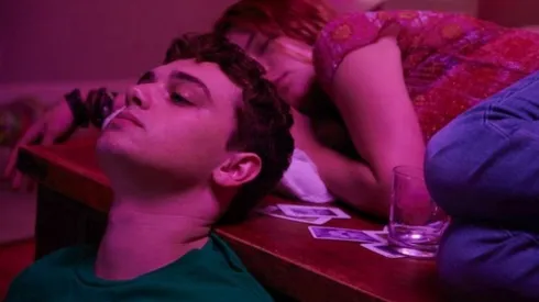 Vikings y Gambito de Dama se unen: tráiler de la película con Travis Fimmel y Anya Taylor-Joy.