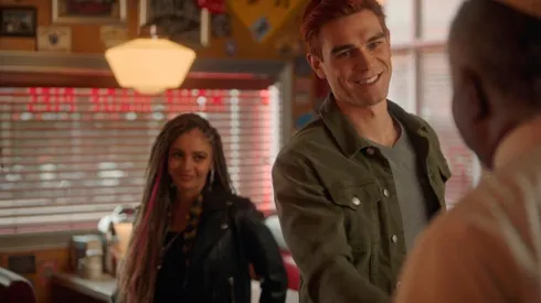 Encuentran errores en el salto temporal de siete años en Riverdale