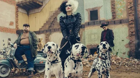 Cruella: nuevo póster de Emma Stone como la villana anticipa su primer tráiler.