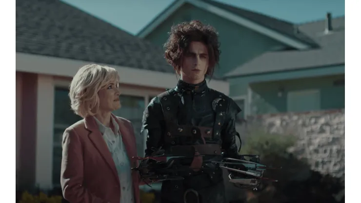Timothée Chalamet es el hijo del Joven Manos de Tijera en un comercial del Super Bowl.