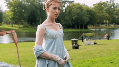 Bridgerton: Phoebe Dynevor revela cuál fue la escena íntima más difícil de filmar.