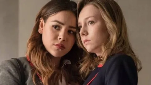 Danna Paola y Ester Expósito en Élite