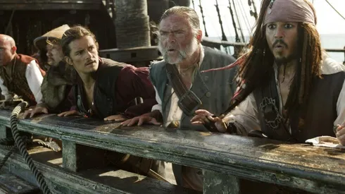 Johnny Depp aún tiene amigos en Piratas del Caribe: dos actores de la saga lo defendieron.
