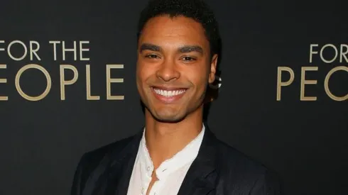 Regé-Jean Page, galán de Bridgerton, revela si será o no el próximo James Bond.