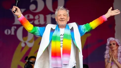 Ian McKellen, Gandalf en 'El Señor de los Anillos', recibió la vacuna contra el COVID-19.