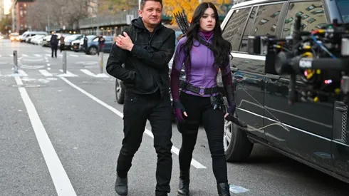 Filtran fotos de Hailee Steinfeld como Kate Bishop en la serie de 'Hawkeye'.