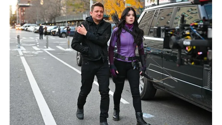Filtran fotos de Hailee Steinfeld como Kate Bishop en la serie de 'Hawkeye'.