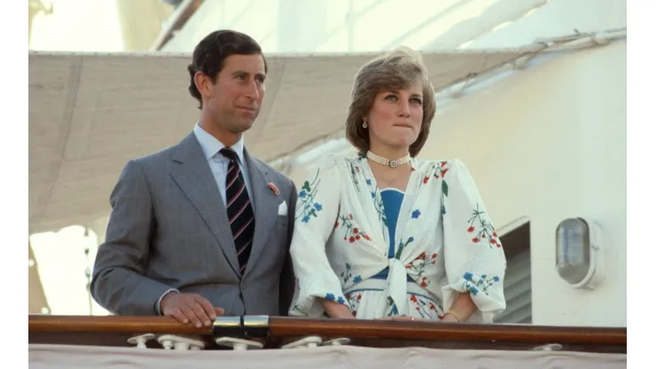 Cuántos años se llevaban Carlos y Diana comparado con los actores de The Crown