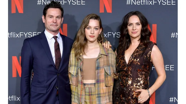 Kate Siegel, Henry Thomas y Victoria Pedretti en un evento de Netflix
