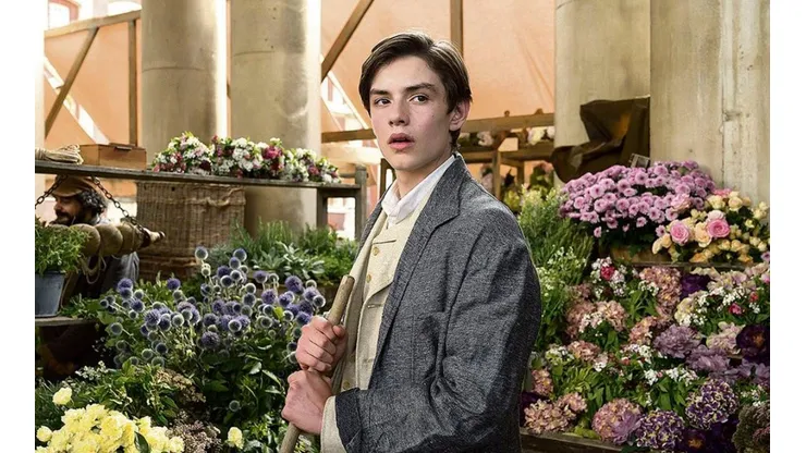 Louis Partridge reveló que después de Enola Holmes lo llaman como un personaje de Shrek