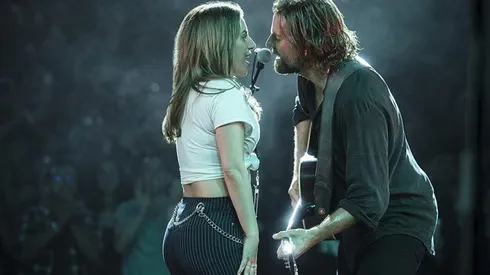 Lady Gaga y Bardley Cooper en A Star is Born