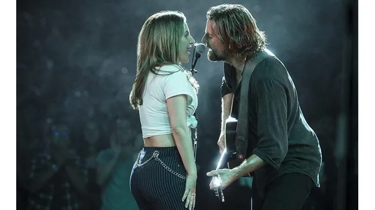 Lady Gaga y Bardley Cooper en A Star is Born