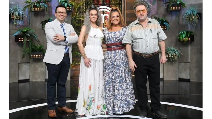 Anette Michel junto a los jurados de Master Chef México 2020