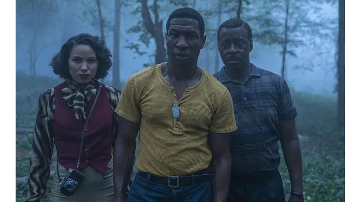Courtney B. Vance, Jurnee Smollett y Jonathan Majors en Lovecraft Country