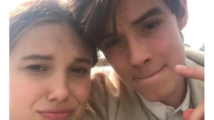 Incómodos: El live entre Millie Bobby Brown y Louis Partridge