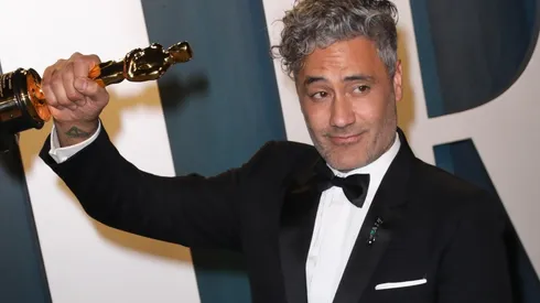 Taika Waititi en la gala de los Oscars 2020