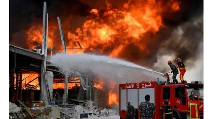 Incendio en el puerto de Beirut sorprende al mundo a un mes de la explosión: el video y qué sucedió